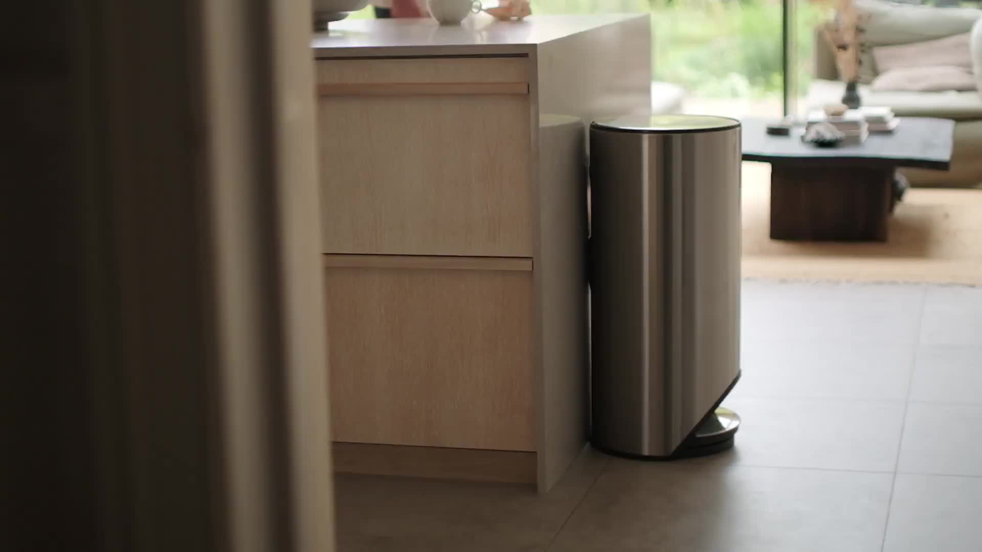 Arc™ 30L Easy-push Black Pedal Bin | Joseph Joseph UK